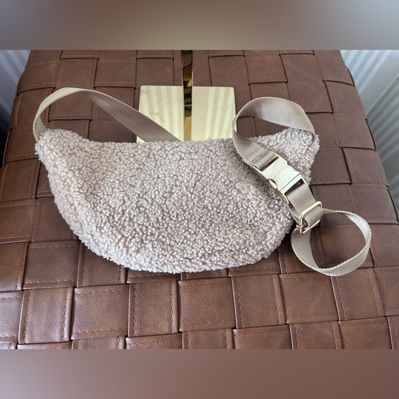 Stoney Clover Lane Cozy Fanny Pack in Tan NWOT - Picture 10 of 10